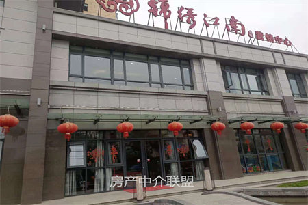 海岱苑北苑一楼3室2厅1卫86万116m2精装修带车库出售